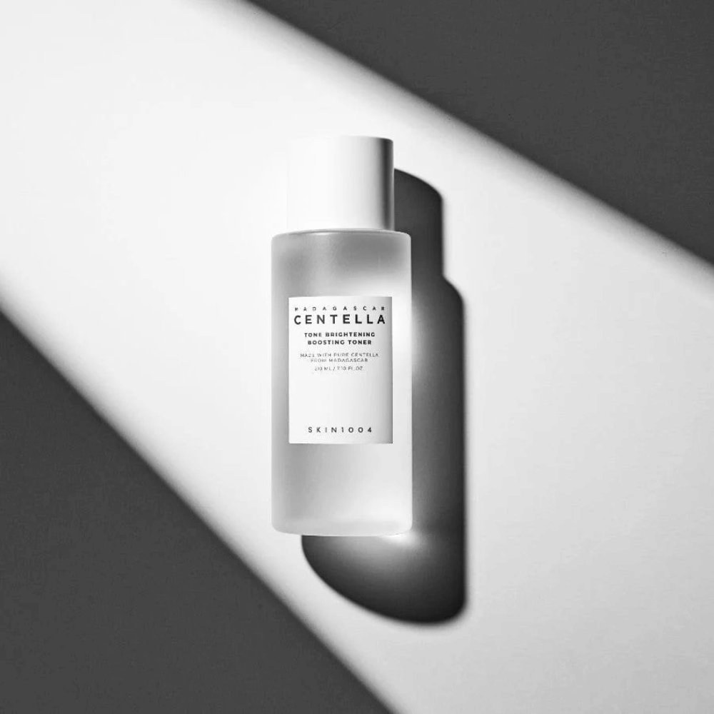 SKIN1004 Madagascar Centella Tone Brightening Boosting Toner 210ml – bild 2